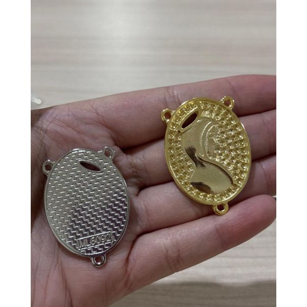 ENTREMEIO OVAL NOSSA SENHORA DO SILENCIO SEM STRASS ML6092 .