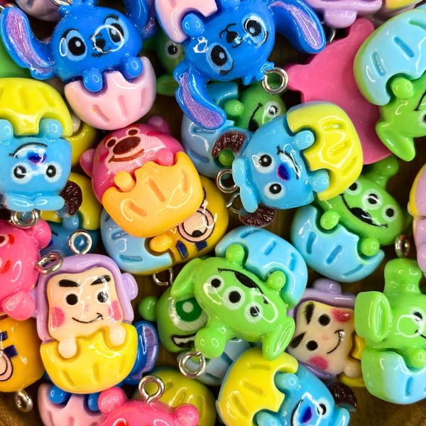 Pingentes Personagens de Desenhos Resina - 2 Unidades Sortidas