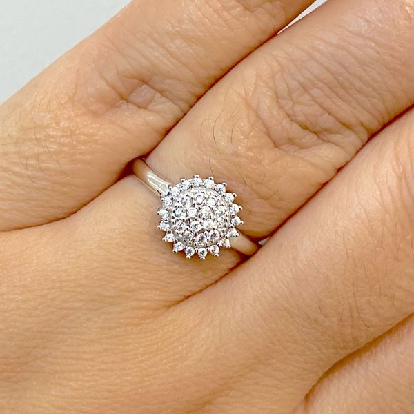 Anel de Ouro Branco 18K com Zircônias 