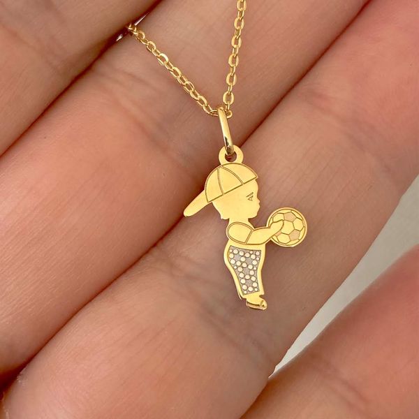 Pingente Filho Menino com Bola Ouro 18K com Ródio