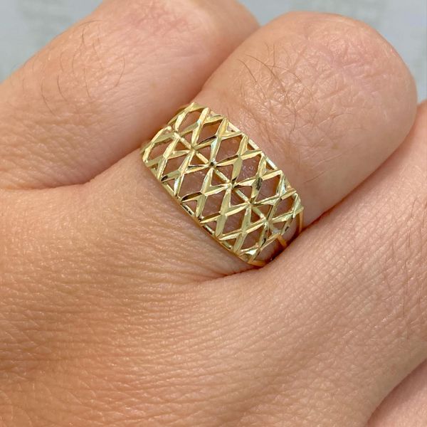 Anel de Ouro 18K Diamantado com Detalhes Vazados
