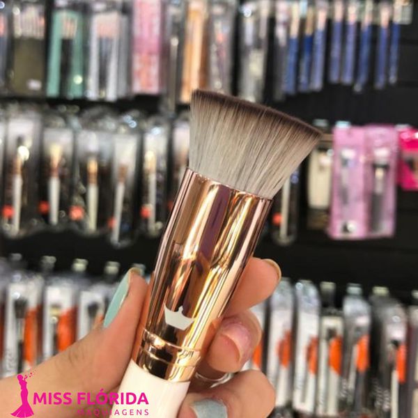 Pincel Kabuki Reto para Base Macrilan Performance P06
