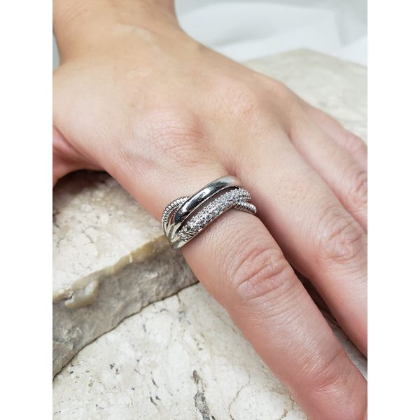 Anel ondas cravejado prata