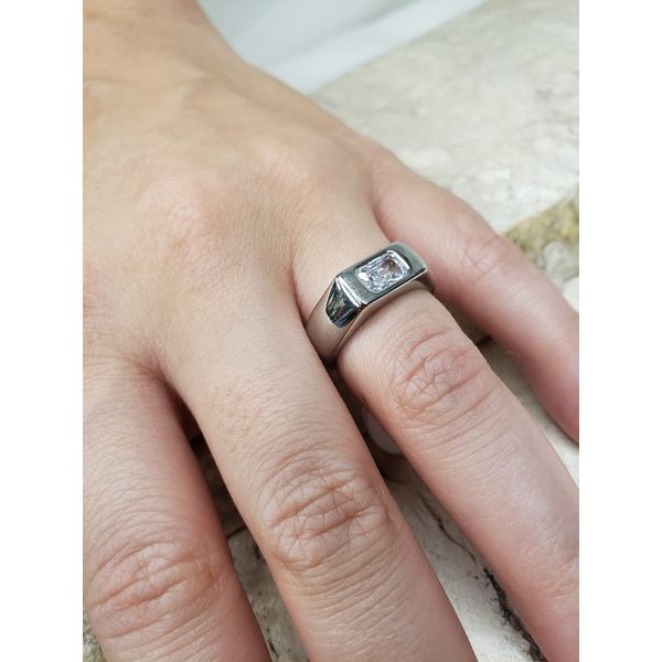 Anel bold de base reta com pedra prata
