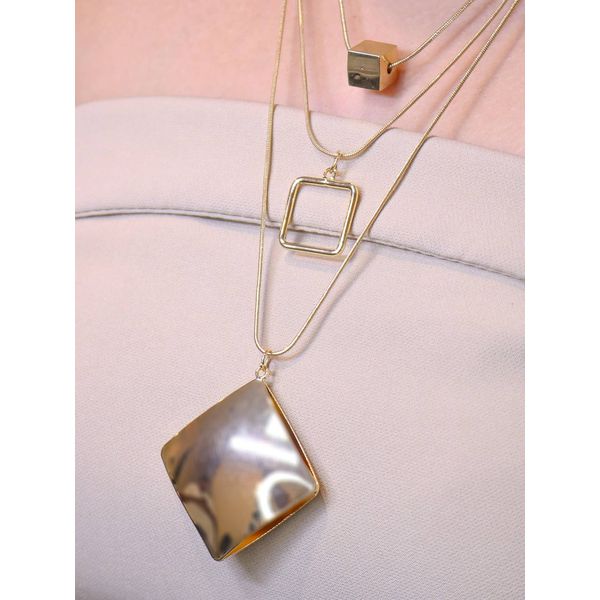 Colar longo cubos 3 correntes