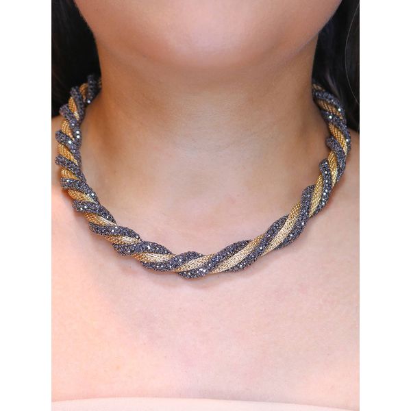 Colar torcido brilhante