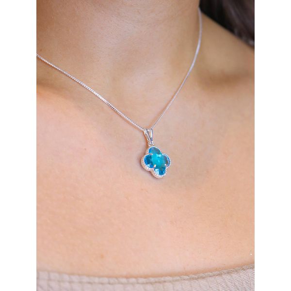 Colar trevo pedra azul