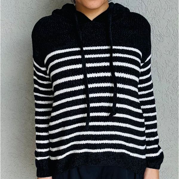 MOLETOM - estilo tricot - de máquina - listrado preto e branco 