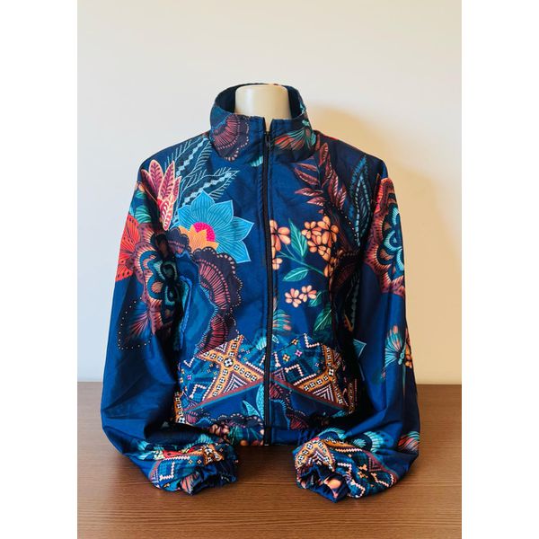 CORTA VENTO ESTAMPADO - SEM CAPUZ - TONS DE AZUL 