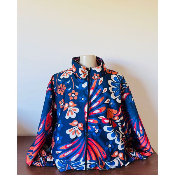 CORTA VENTO ESTAMPADO - MODELO OVERSIZED - COLORIDO - TONS DE AZUL 