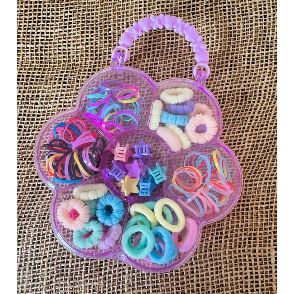 KIT DE ACESSÓRIOS PARA CABELO - EM UMA MINI BOLSA EM FORMATO DE FLOR - (MINI PIRANHA FORMATO ESTRELA)