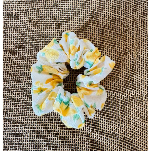 SCRUNCHIE - FLORAL - TONS DE AMARELO E VERDE 
