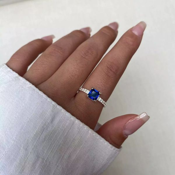 ANEL QUADRADO ZIRCÔNIA AZUL E ZIRCÔNIA CRISTAL PRA... - My Prata Joias