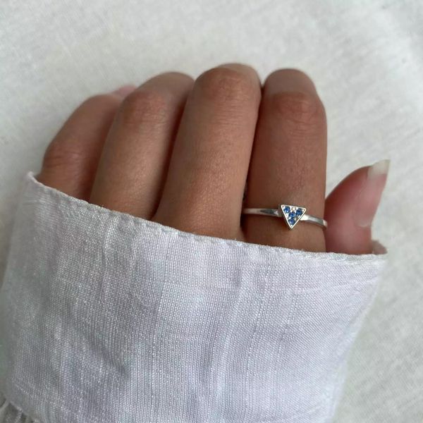 ANEL TRIÂNGULO ZIRCÔNIA AZUL PRATA 925 - My Prata Joias