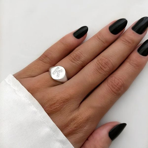 ANEL SINETE REDONDO LETRA K ZIRCÔNIA CRISTAL PRATA... - My Prata Joias