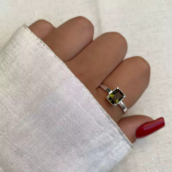 ANEL RETANGULAR ZIRCÔNIA VERDE MILITAR PRATA 925 - My Prata Joias