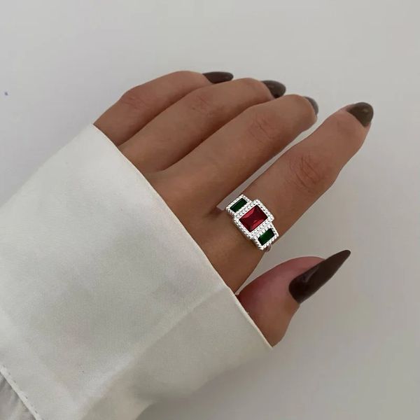 ANEL QUADRADO ZIRCÔNIA ROSA ESCURO E VERDE PRATA 9... - My Prata Joias