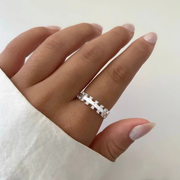 ANEL COM ZIRCÔNIAS CRISTAIS PRATA 925 - My Prata Joias