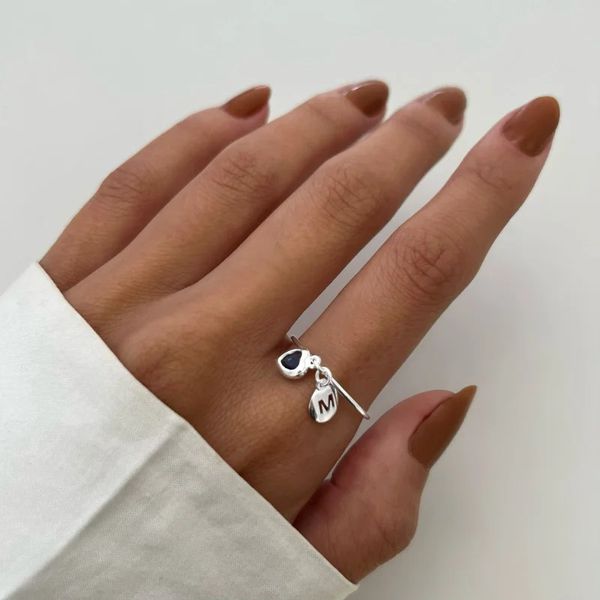 ANEL ARO FINO CORAÇÃO ZIRCÔNIA LAVANDA PLACA LETRA... - My Prata Joias