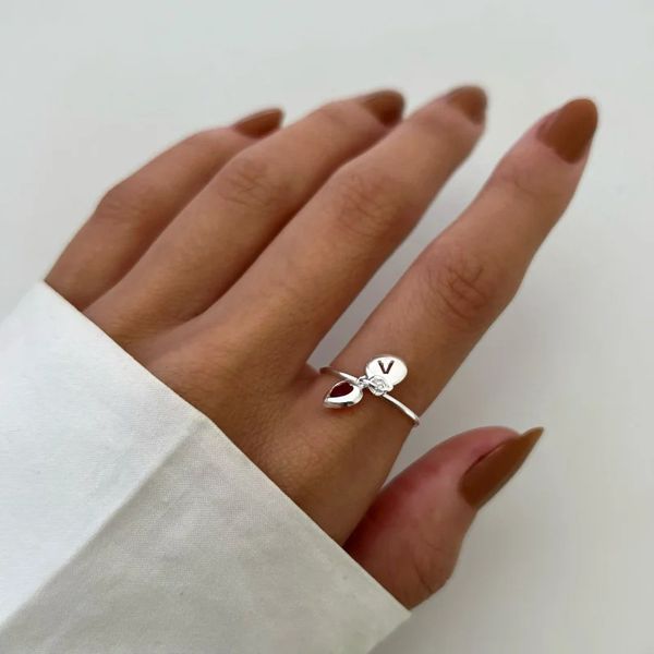 ANEL ARO FINO CORAÇÃO ZIRCÔNIA VERMELHO PLACA LETR... - My Prata Joias