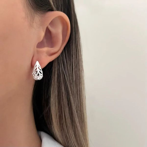 BRINCO GOTA DETALHES VAZADOS PRATA 925 - My Prata Joias