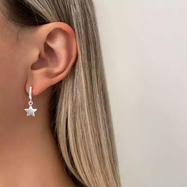 BRINCO COM ESTRELA VAZADA PRATA 925 - My Prata Joias