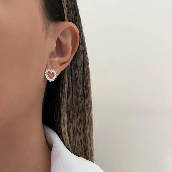 BRINCO CORAÇÃO CRAVEJADO TRABALHADO VAZADO G PRATA... - My Prata Joias