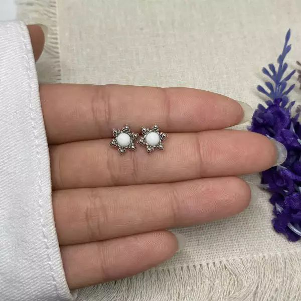 BRINCO FLOR CABOCHÃO BRANCO PRATA 925 - My Prata Joias