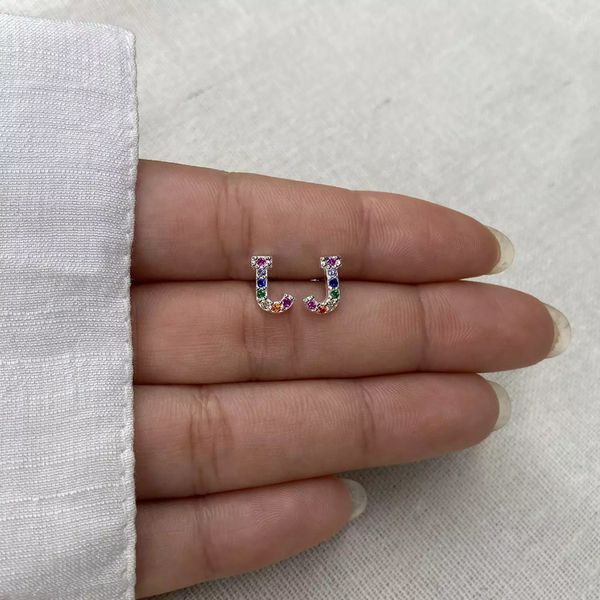 BRINCO LETRA CRAVEJADA ZIRCÔNIA COLOR PRATA 925 - My Prata Joias