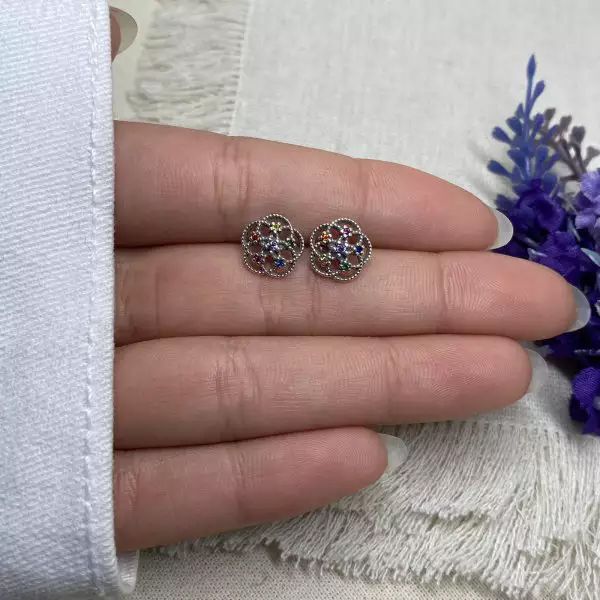 BRINCO FLOR ENVELHECIDO ZIRCÔNIAS COLOR PRATA 925 - My Prata Joias