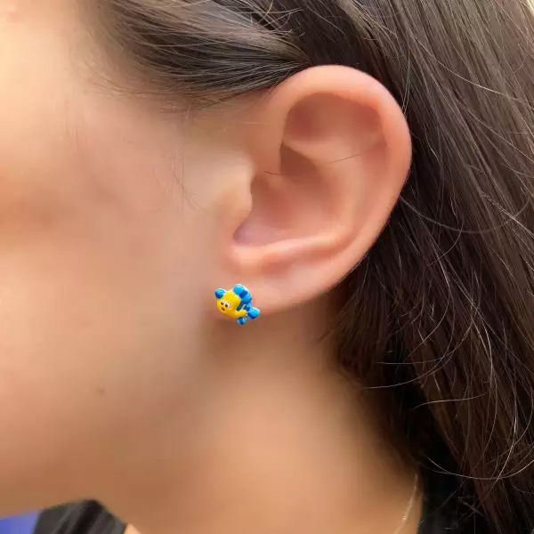 BRINCO PEIXE LINGUADO AMARELO E AZUL PRATA 925 - My Prata Joias