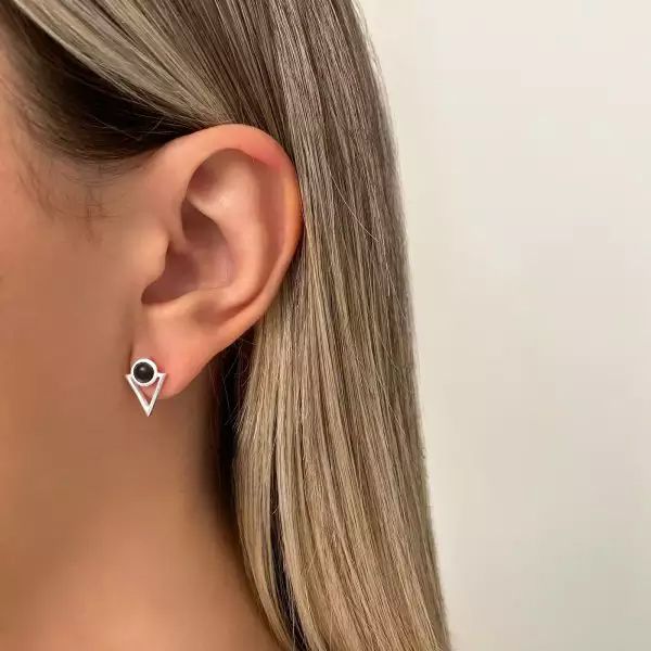 BRINCO TRIÂNGULO PEDRA PRETO PRATA 925 - My Prata Joias