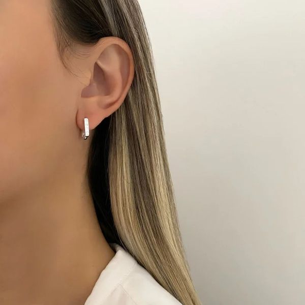 BRINCO QUADRADO CRAVEJADO CLICK P PRATA 925 - My Prata Joias