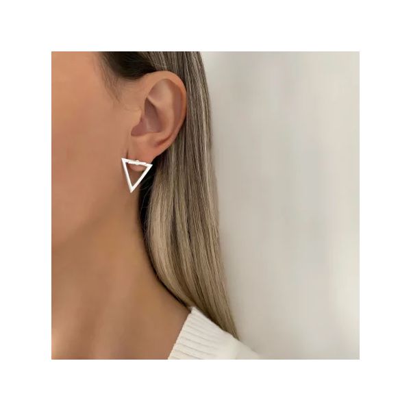 BRINCO TRIÂNGULO LISO PRATA 925 - My Prata Joias