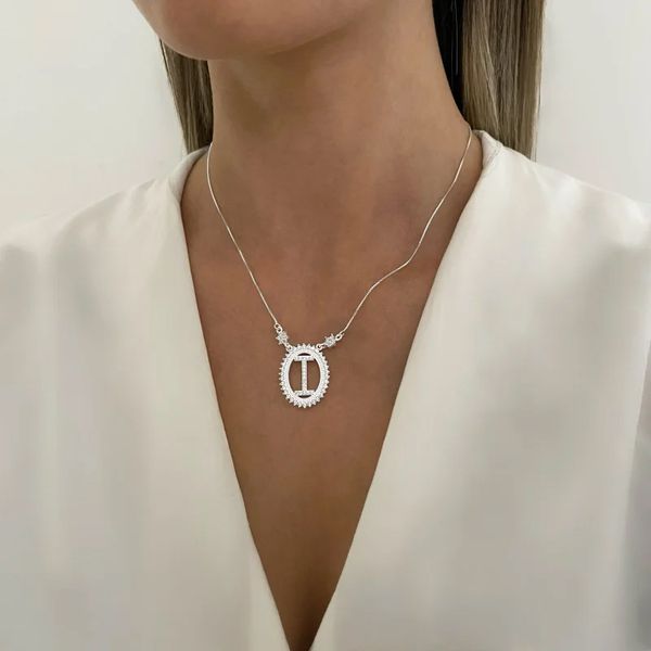 GARGATILHA CRAVEJADA LETRA I ZIRCÔNIA CRISTAL PRAT... - My Prata Joias