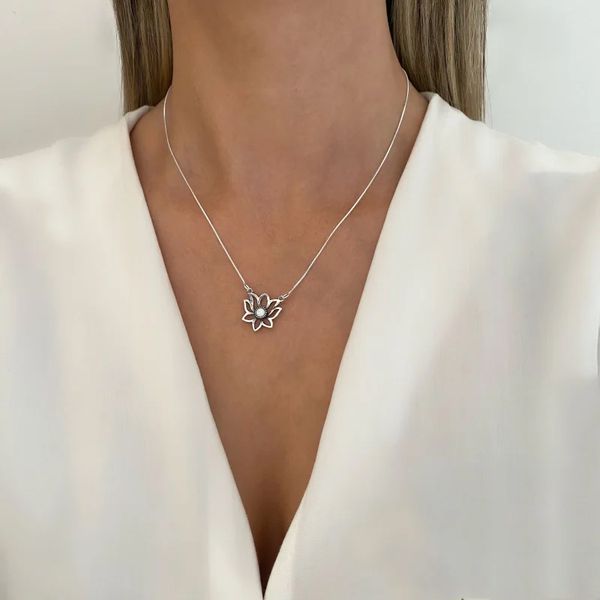 GARGANTILHA FLOR LÓTUS PEDRA CABOCHÃO BRANCA PRATA... - My Prata Joias