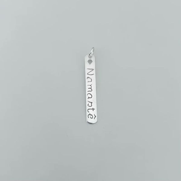 PINGENTE PLACA NAMASTÊ PRATA 925 - My Prata Joias