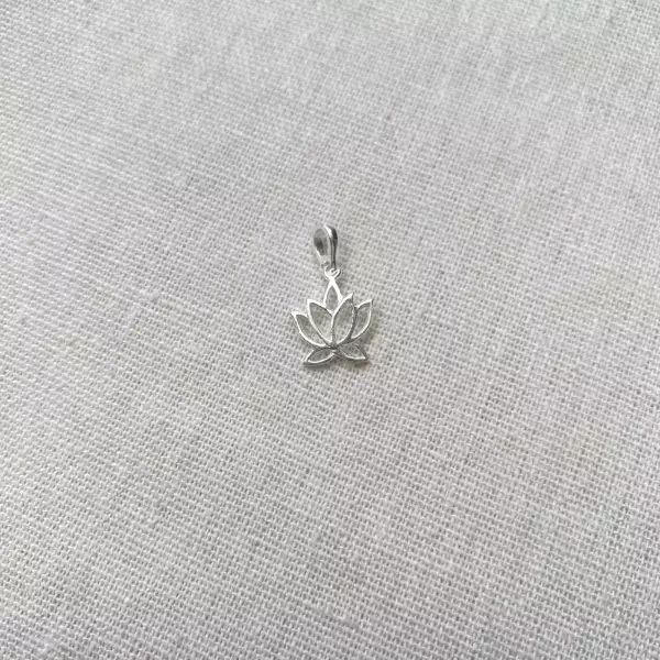 PINGENTE FLOR DE LÓTUS PRATA 925 - My Prata Joias