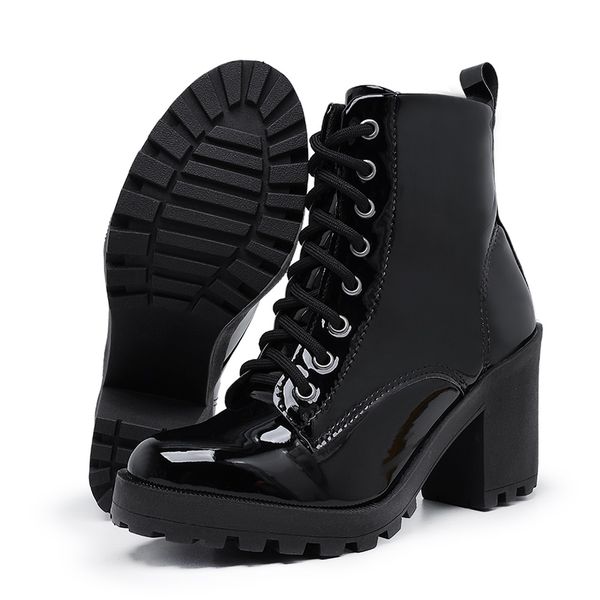 Bota Coturno Feminino Salto Médio Tratorada Macia Confortável Preto Verniz