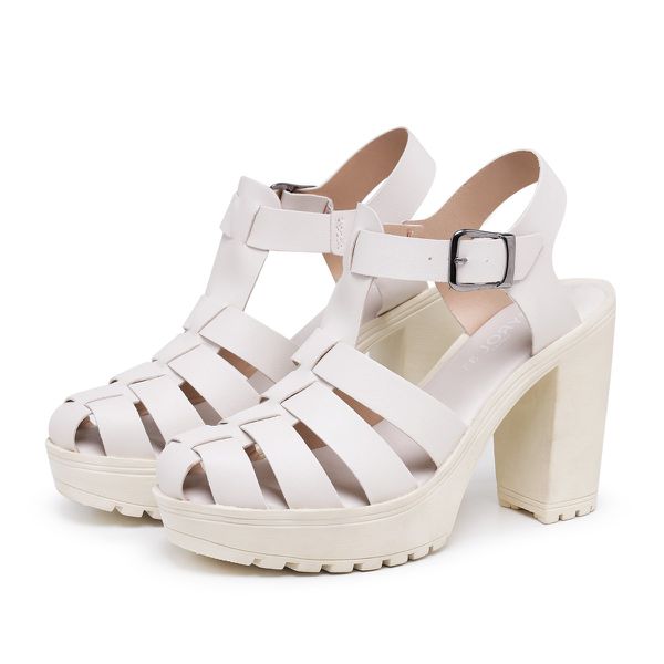 Sandalia tratorada outlet salto alto