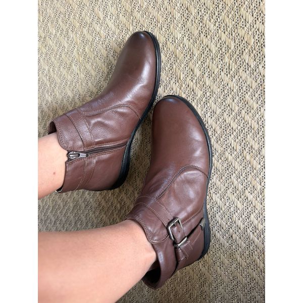 Bota Erika em couro legítimo Marrom