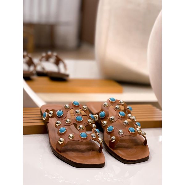 Flat Ágatha caramelo com azul turquesa e dourado em couro legítimo 