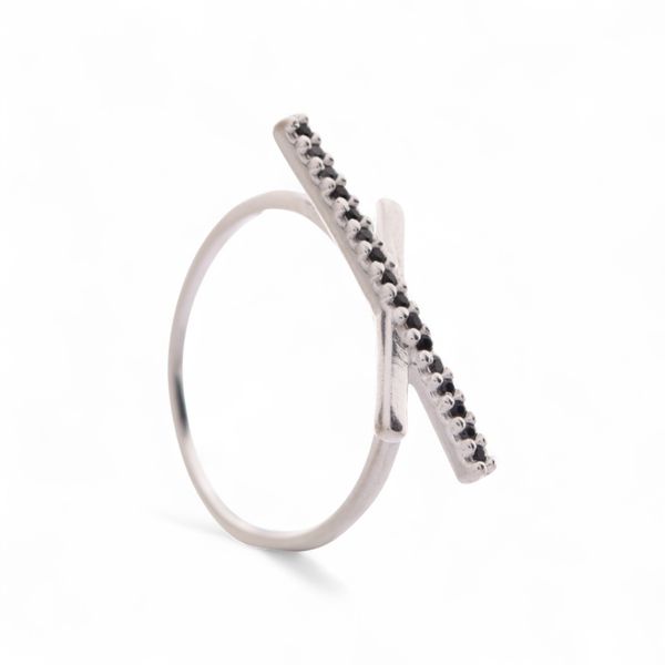 ANEL SINETE CRUZADO LISO / ZIRCONIA PRETA