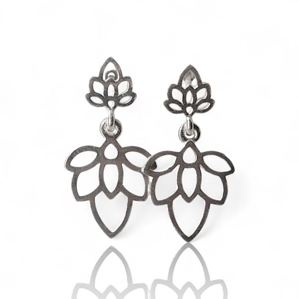 BRINCO FLOR DE LOTUS PENDURADO LISO
