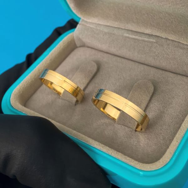 Par de Alianças Casamento Ouro 18k Amarelo 4mm Quadrada Friso Lateral Polido 8g