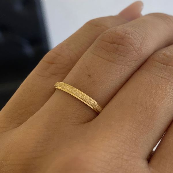 Par de Alianças Casamento Ouro 18k Amarelo 2mm Quadrada 2 Frisos Diamantado 2.5g 