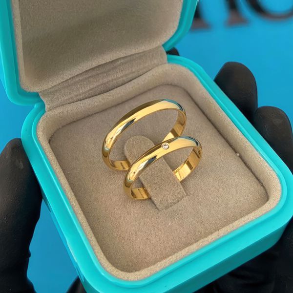 Par de Alianças Casamento Ouro 18k Amarelo 3mm Abaulada Com Pedras Polido 5g