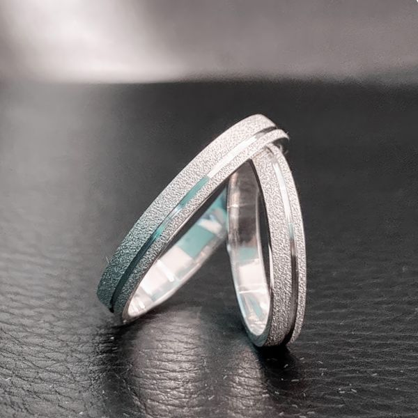 Par de Alianças Namoro Prata 3mm Quadrada Friso Lateral Diamantado 