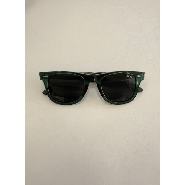 Óculos de Sol Unissex Zyon Verde Escuro Translúcido com Lentes Pretas – Proteção UVA/UVB