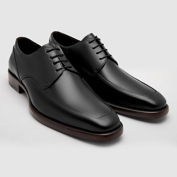 Sapato social masculino Derby preto da Salerno Prime, confeccionado em couro legítimo, com design clássico e sofisticado, ideal para ambientes formais e de trabalho.